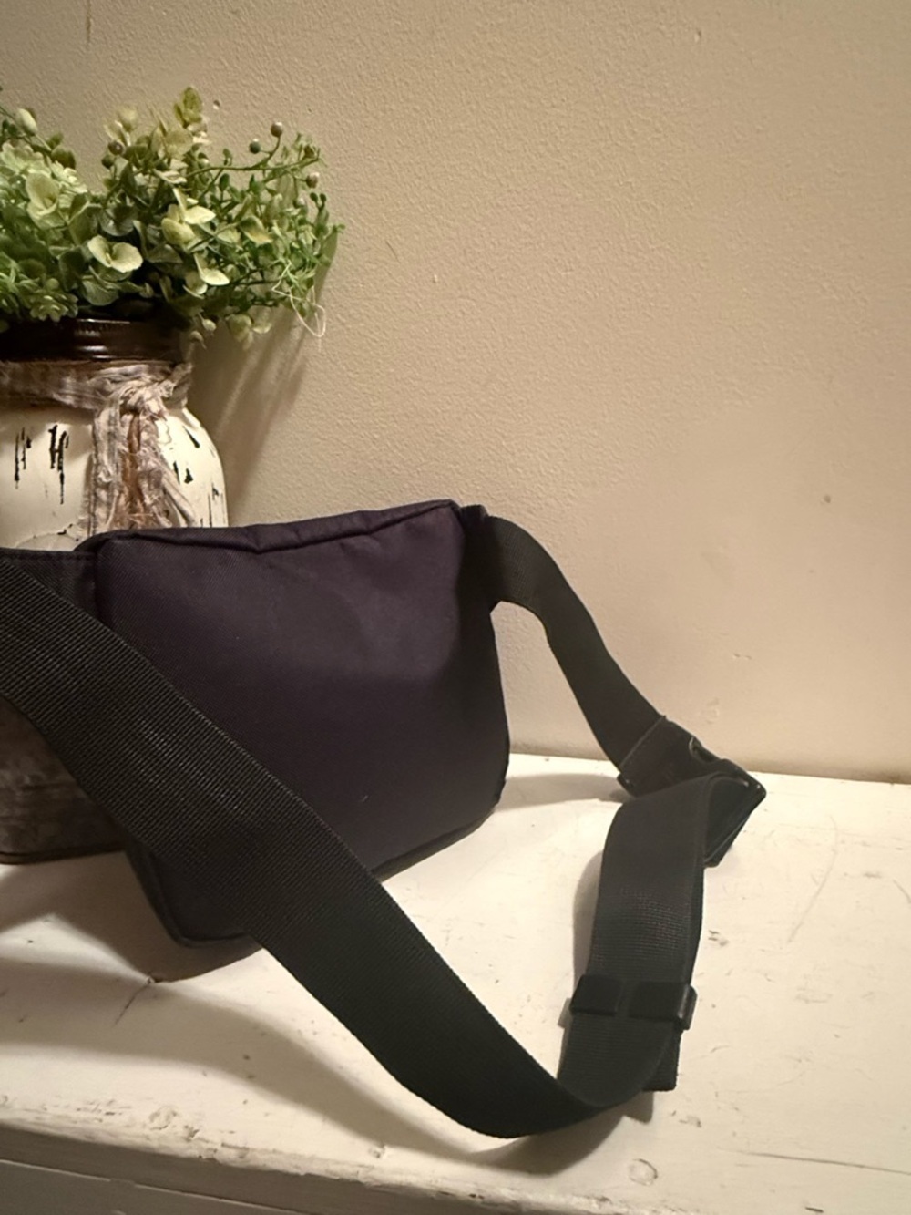 Herschel Supply Co. Black Crossbody / Waist Bag Hip Pack Polyester EUC - Picture 3 of 7